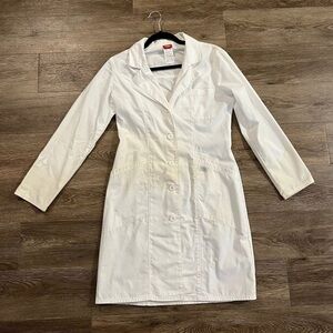 Dickie’s Fitted Lab Coat